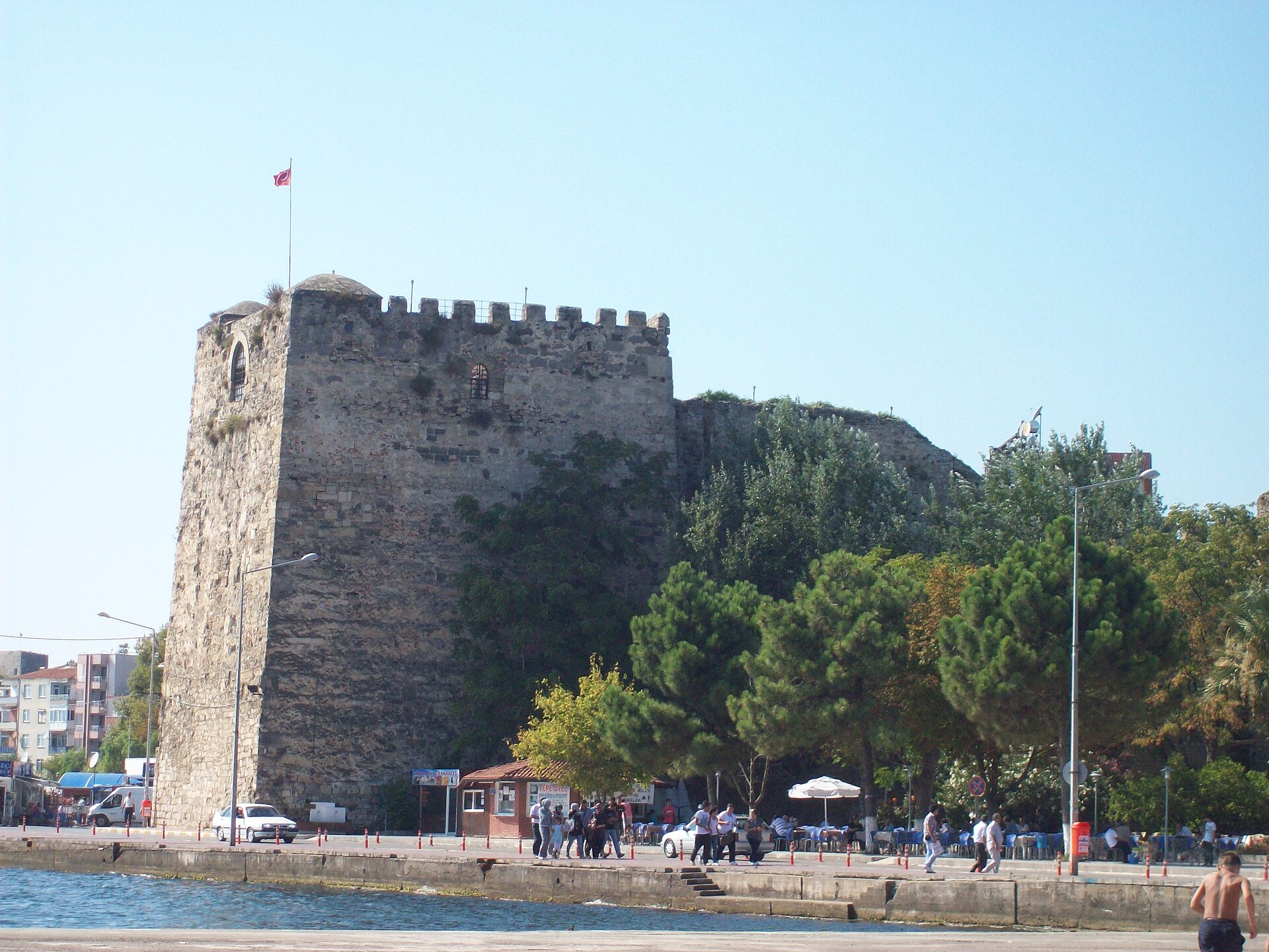 Sinop Kalesi surları ve tarihi şehir dokusu